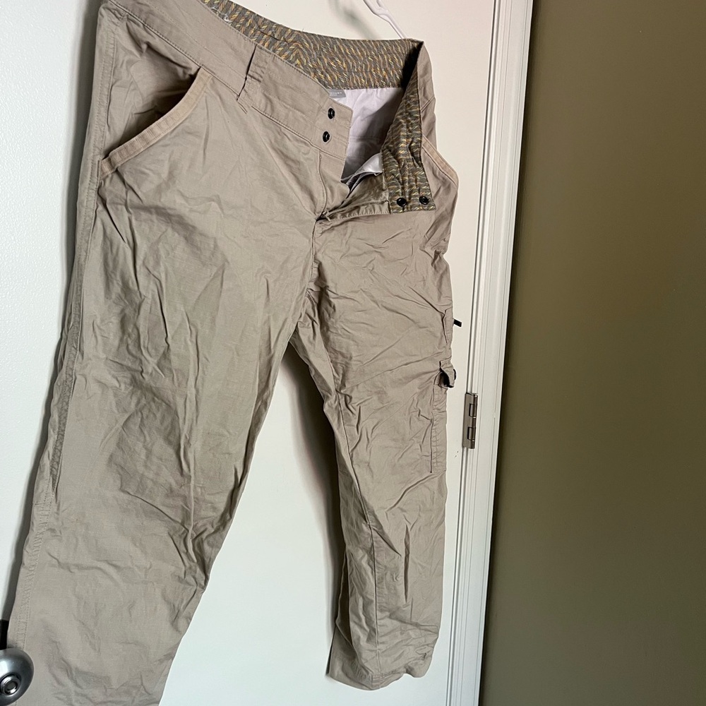 Columbia Women’s Khaki Capri’s